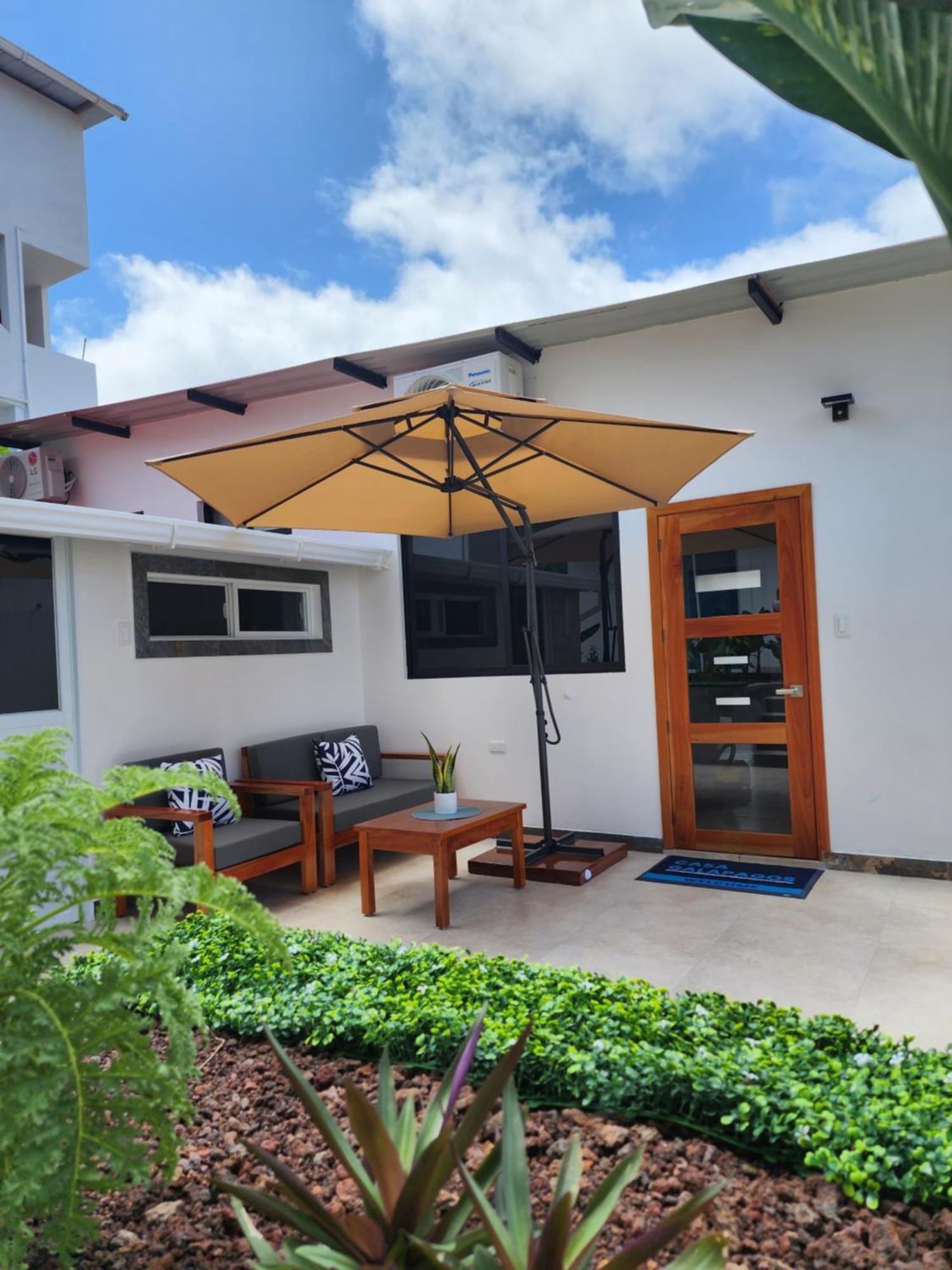 Casa Galapagos By Hostal Fragata Puerto Ayora  Exterior foto