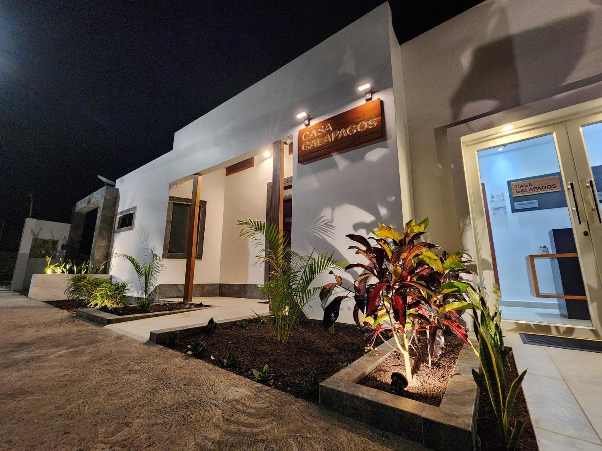 Casa Galapagos By Hostal Fragata Puerto Ayora  Exterior foto